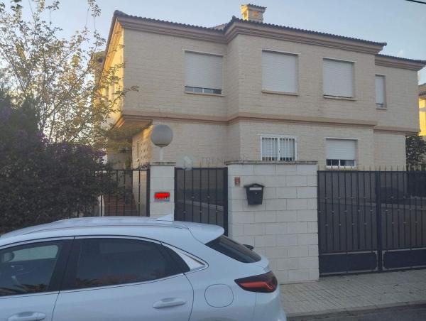 Chalet adosado en Calle las Chafarinas, Petrer thumbnail 2