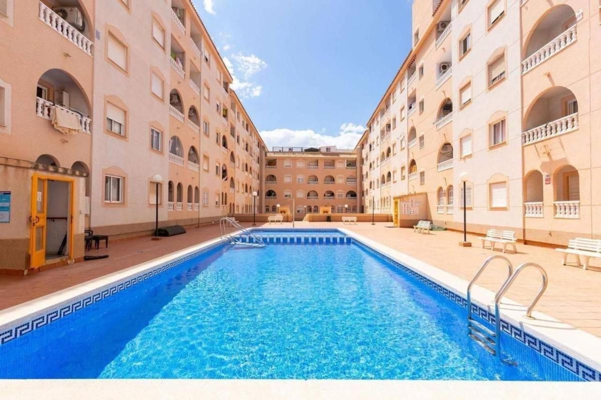 Venta de piso en Piso en Calle la Loma, Antonio Machado, Torrevieja, Torrevieja
photo 1