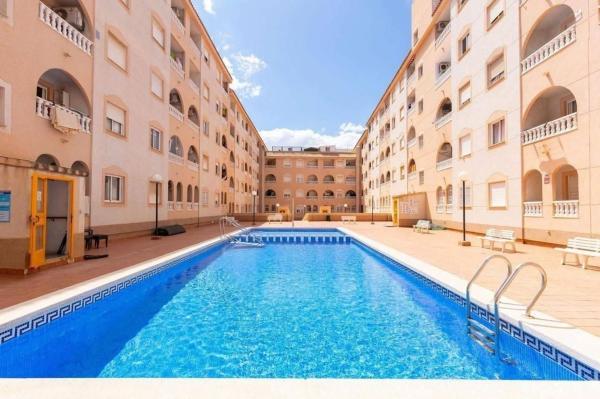 Квартира на продажу на  Piso en Calle la Loma, Antonio Machado, Torrevieja, Торревьеха photo 1