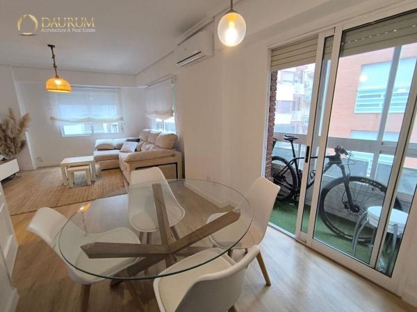Продажа квартиры на Piso en Calle del Capitán Segarra, Mercado, Alicante / Alacant, Аликанте / Алакант
thumbnail 3