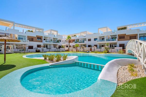 Квартира на продажу на  Piso en Ronda D. Ricardo Lafuente Aguado, Parque Acuático - Sector 25, Torrevieja, Торревьеха photo 2