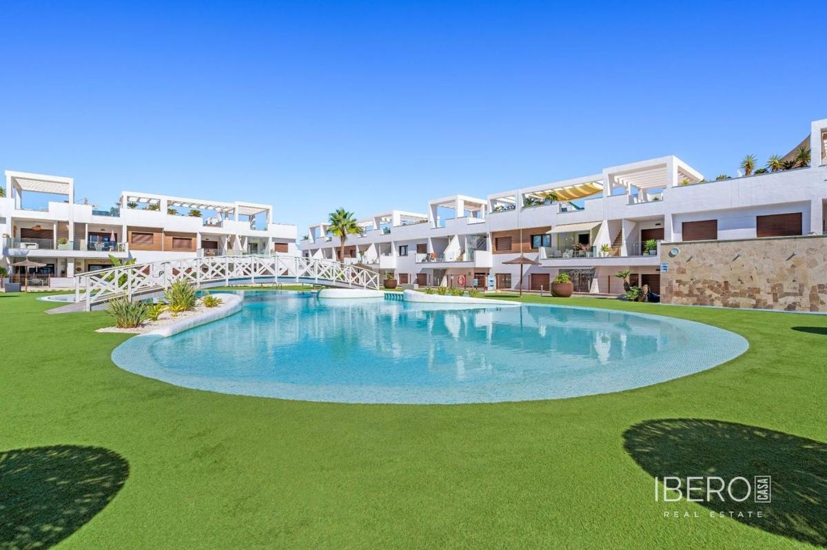 Sale of apartment in Piso en Ronda D. Ricardo Lafuente Aguado, Parque Acuático - Sector 25, Torrevieja, Torrevieja
photo 3