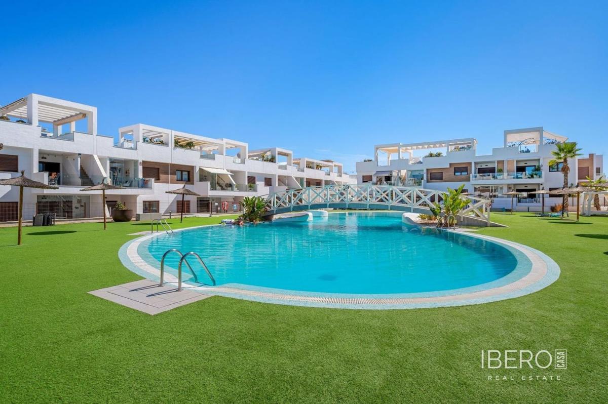 Sale of apartment in Piso en Ronda D. Ricardo Lafuente Aguado, Parque Acuático - Sector 25, Torrevieja, Torrevieja
photo 4