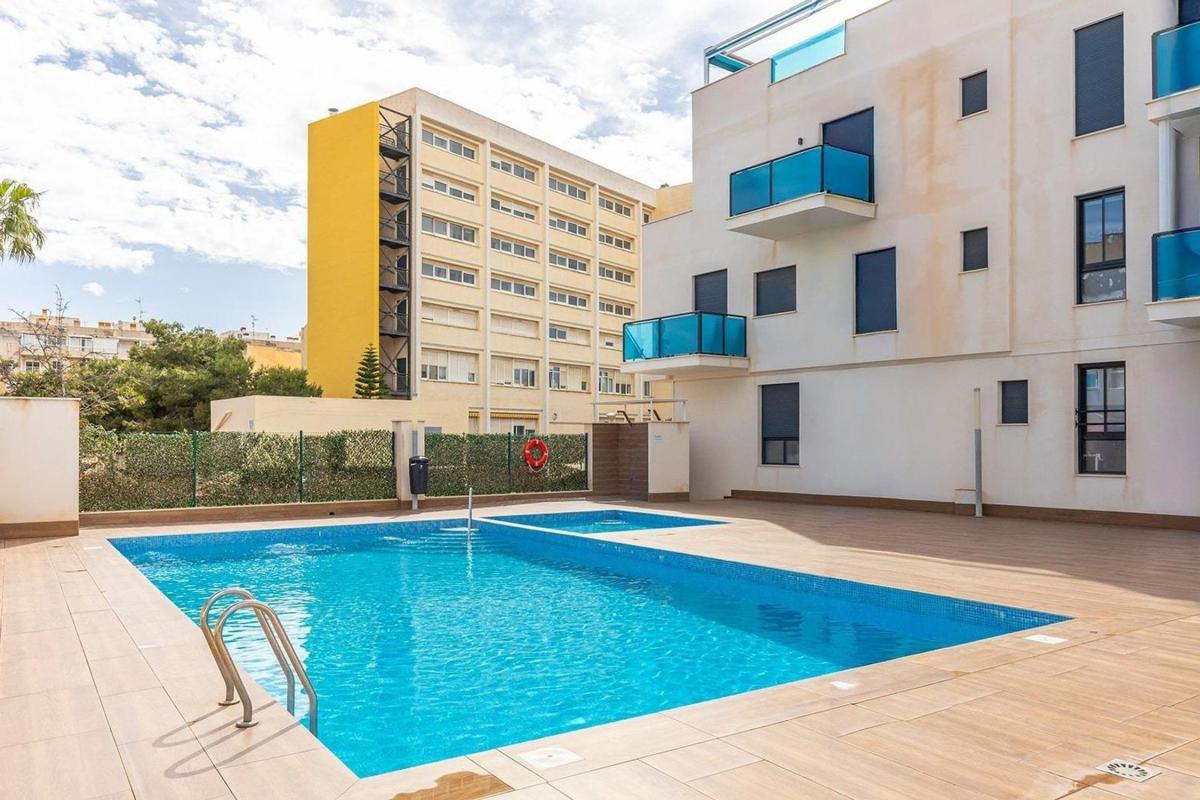 Sprzedaż mieszkania w Piso en Calle la Calera, 39, Nueva Torrevieja, Torrevieja, Torrevieja
photo 1