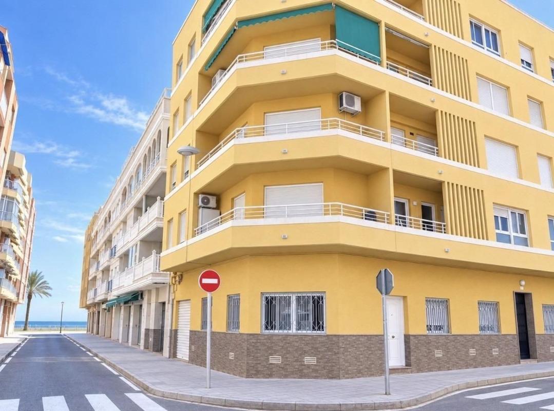 Venta de piso en Piso en Calle Mar Baltico, Playa de los Locos, Torrevieja, Torrevieja
photo 1