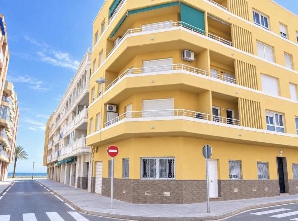 Venta de piso en Piso en Calle Mar Baltico, Playa de los Locos, Torrevieja, Torrevieja
photo 1
