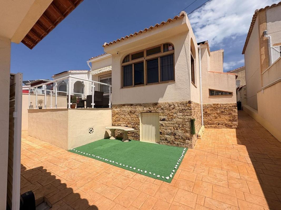 Venta de chalet independiente en Casa o chalet en La Marina, Elche / Elx, Elche / Elx
photo 1