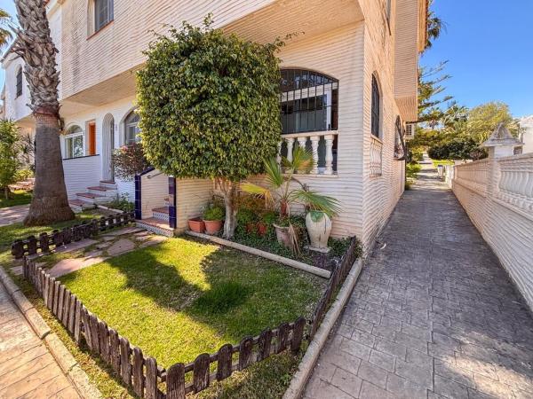 Chalet adosado en Avenida del Carabasí, Mediterráneo-Novamar, Gran Alacant photo 1
