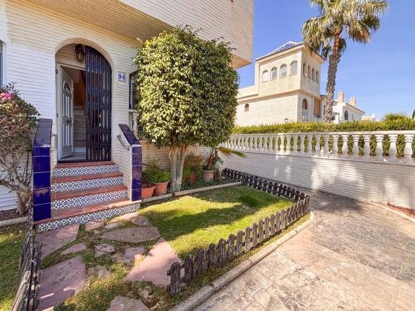 Chalet adosado en Avenida del Carabasí, Mediterráneo-Novamar, Gran Alacant thumbnail 2
