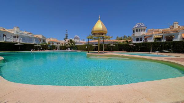 Chalet pareado en Avenida del Carabasí, 1, Mediterráneo-Novamar, Gran Alacant thumbnail 2