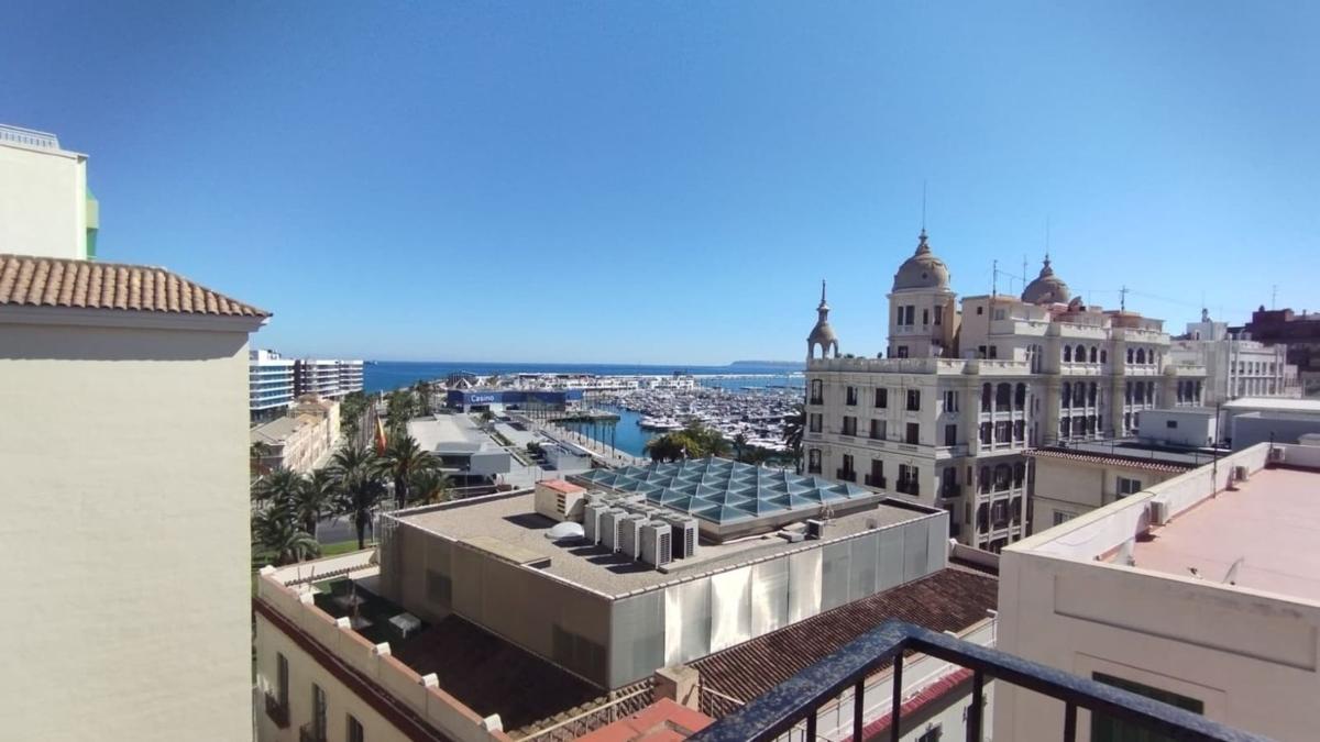 Venta de piso en Piso en Calle San Telmo, Casco Histórico-Santa Cruz, Alicante / Alacant, Alicante / Alacant
 photo 2