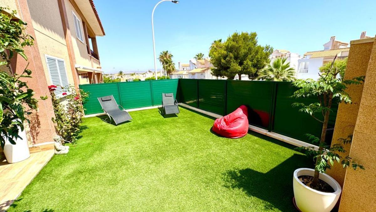 Venta de chalet independiente en Casa o chalet en Avenida de Polonia, Mediterráneo-Novamar, Gran Alacant, Gran Alacant
photo 1