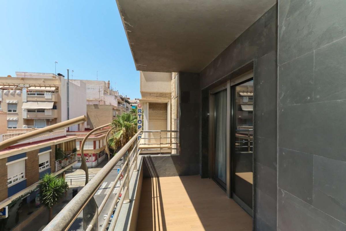 Venta de piso en Piso en Centro - Muelle Pesquero, Torrevieja, Torrevieja
photo 1