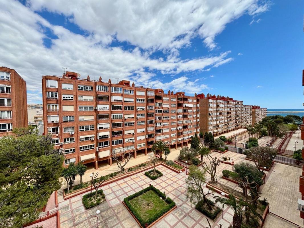Sprzedaż mieszkania w Piso en Calle Deportista Joaquín Blume, El Palmeral-Urbanova-Tabarca, Alicante / Alacant, Alicante / Alacant
photo 4