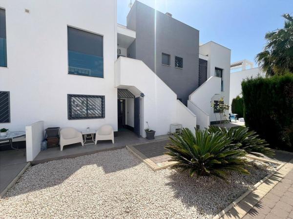 Продажа квартиры на Piso en Calle Granate, La Zenia, Orihuela, Ориуэла
thumbnail 2