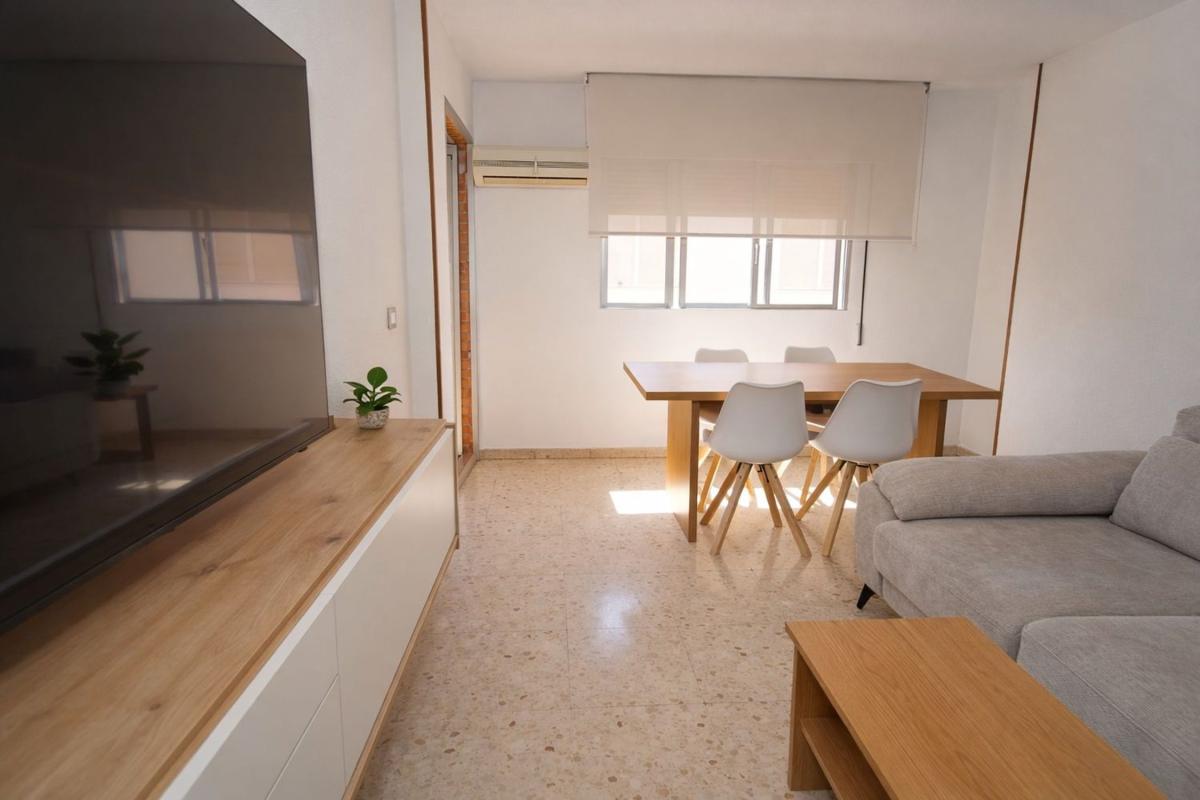 Venta de piso en Piso en Calle de les Escoles, Centro Urbano, Benidorm, Benidorm
photo 1