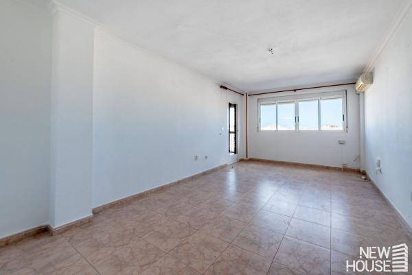Sale of flat in Piso en Calle Castor, La Florida, Alicante / Alacant, Alicante
photo 1
