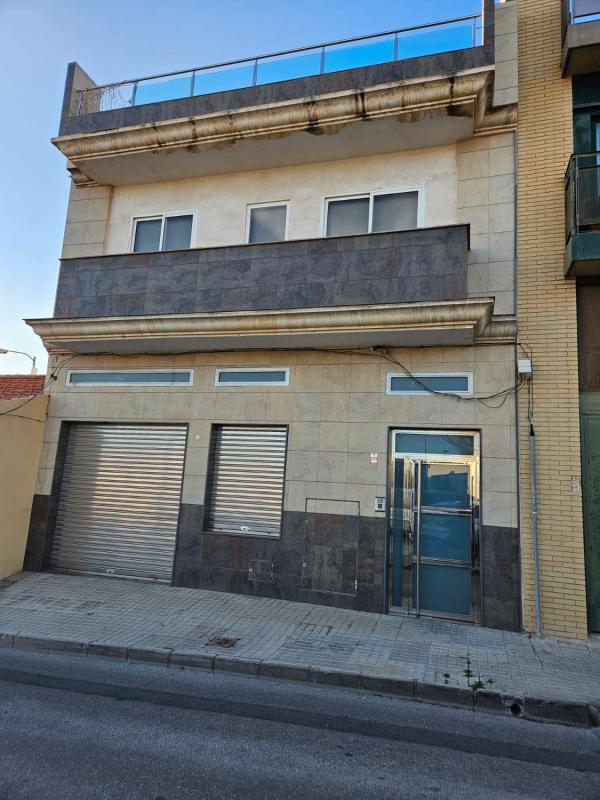 Propiedades en venta y alquiler en España photo 1