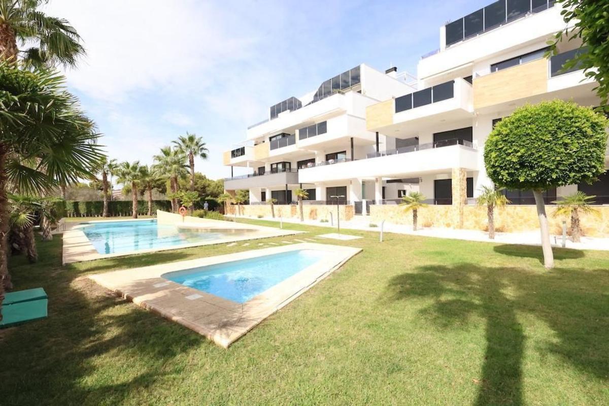 Sprzedaż mieszkania w Piso en Zona Lago - Los Almendros, Orihuela, Orihuela
photo 1