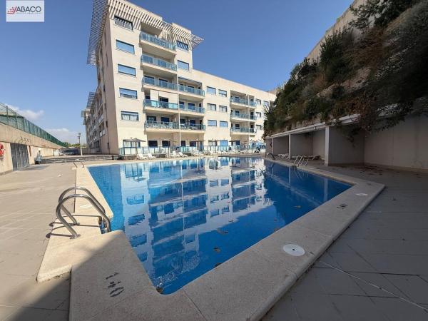 Аттик на продажу в  Ático en Glorieta del Reino Unido, El Palmeral-Urbanova-Tabarca, Alicante / Alacant, Аликанте / Алакант photo 3