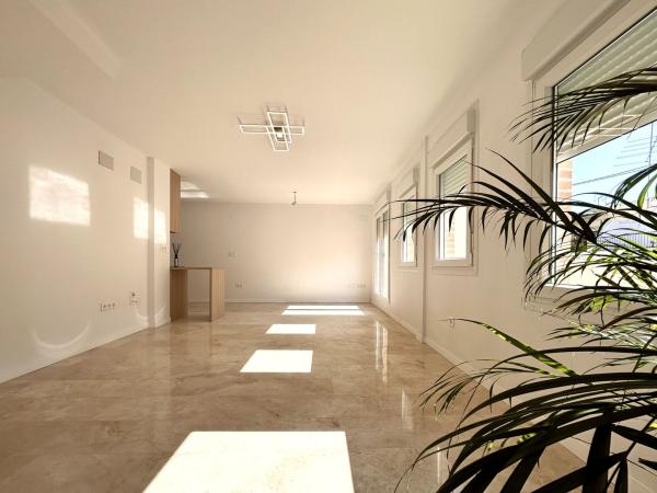 Venta de piso en Piso en Calle General Espartero, Carolinas Altas, Alicante / Alacant, Alicante / Alacant
 photo 1