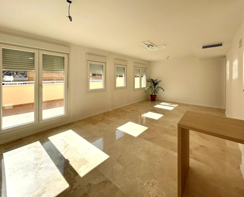 Venta de piso en Piso en Calle General Espartero, Carolinas Altas, Alicante / Alacant, Alicante / Alacant
photo 2