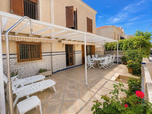Chalet wolnostojący na sprzedaż w Casa o chalet en Calas de Santiago Bernabeu, Santa Pola, Santa Pola photo 1