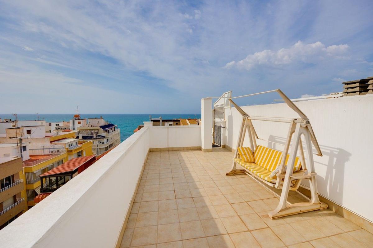 Продажа пентхауса на  Ático en CL Gumersindo, Las Piscinas Naturales, Torrevieja, Торревьеха photo 2