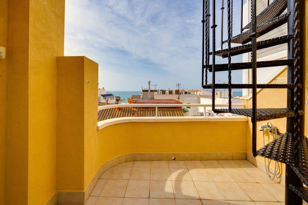 Продажа пентхауса на  Ático en CL Gumersindo, Las Piscinas Naturales, Torrevieja, Торревьеха photo 3