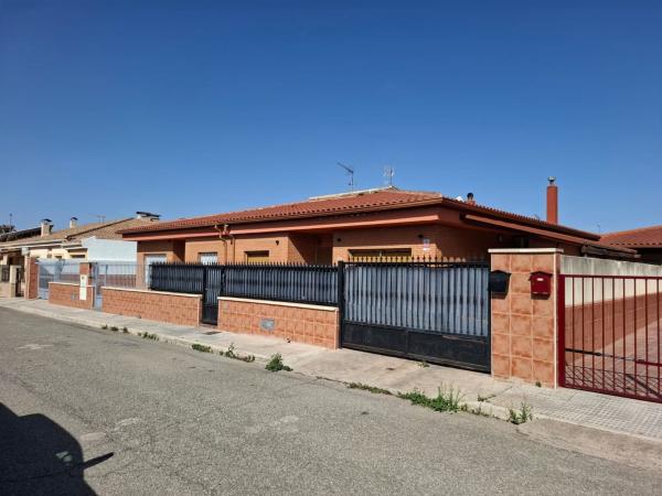 Casa o chalet independiente en Calle Salinas, Pinoso photo 1