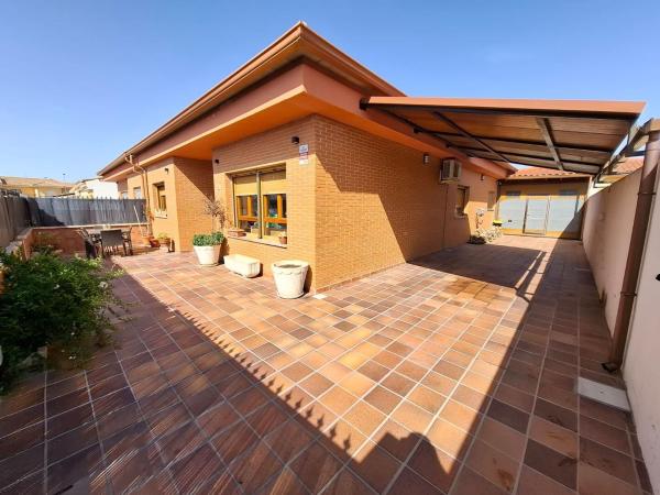 Casa o chalet independiente en Calle Salinas, Pinoso thumbnail 2