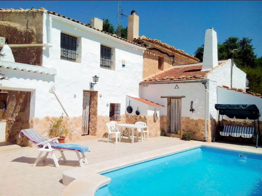 Propiedades en venta y alquiler en España photo 1