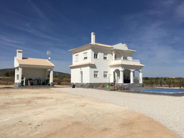 Chalet pareado en Pinoso photo 1