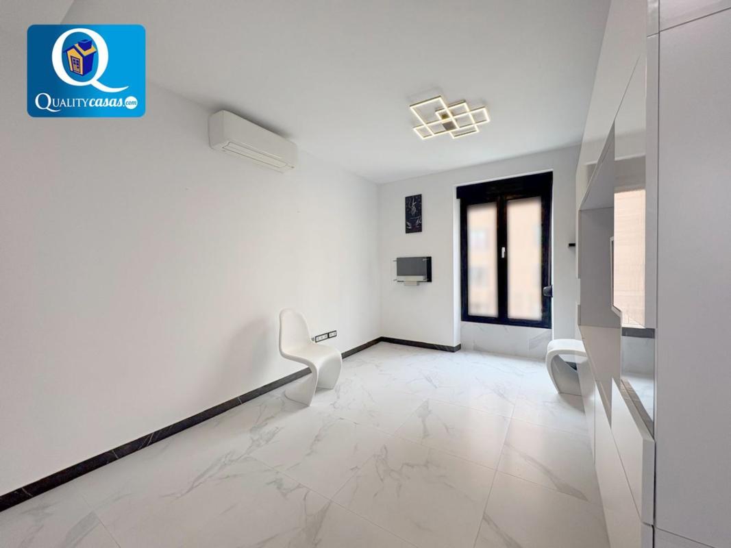 Sale of apartment in Piso en Ensanche-Diputación, Alicante / Alacant, Alicante
 photo 3