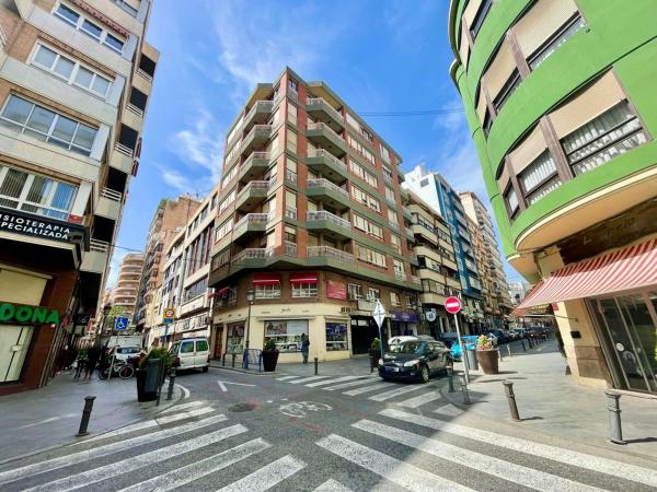 Venta de piso en Piso en Calle de Álvarez Sereix, Centro Tradicional, Alicante / Alacant, Alicante / Alacant
photo 1