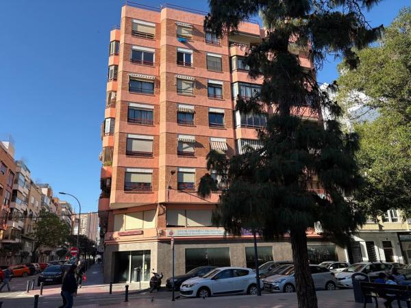 Sprzedaż mieszkania w Piso en Arq Guardiola, 15, Benalúa, Alicante / Alacant, Alicante / Alacant
photo 1