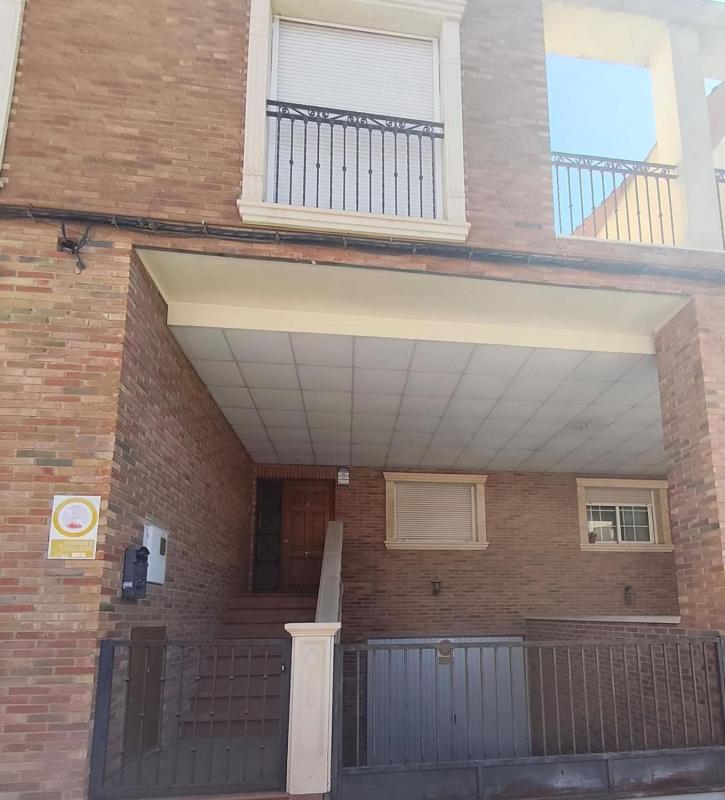 Propiedades en venta y alquiler en España photo 1