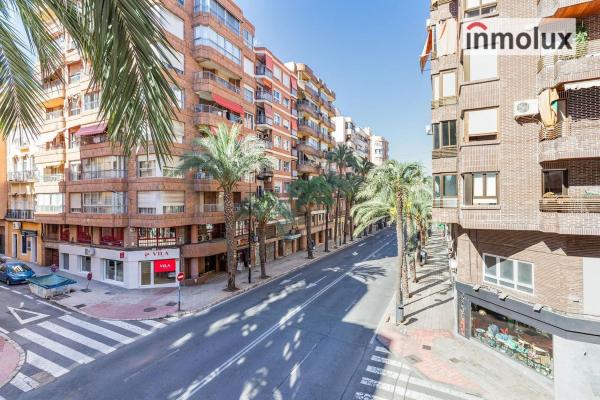 Venta de piso en Piso en Calle Segura, Mercado, Alicante / Alacant, Alicante / Alacant
photo 1