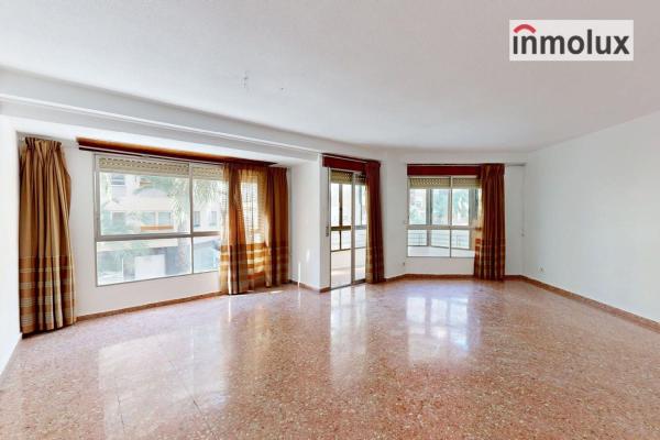 Venta de piso en Piso en Calle Segura, Mercado, Alicante / Alacant, Alicante / Alacant
thumbnail 3