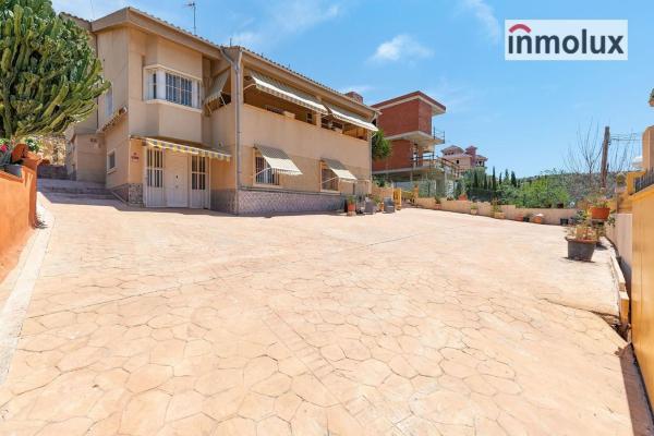Casa o chalet independiente en Calle Jardiel Poncela, Vistahermosa, Alicante / Alacant photo 1