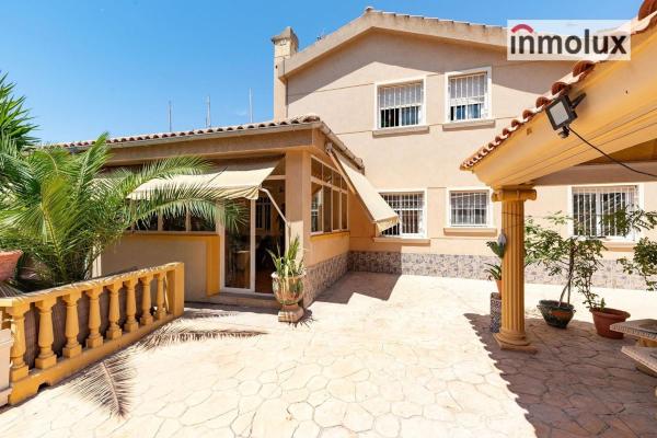 Casa o chalet independiente en Calle Jardiel Poncela, Vistahermosa, Alicante / Alacant photo 2