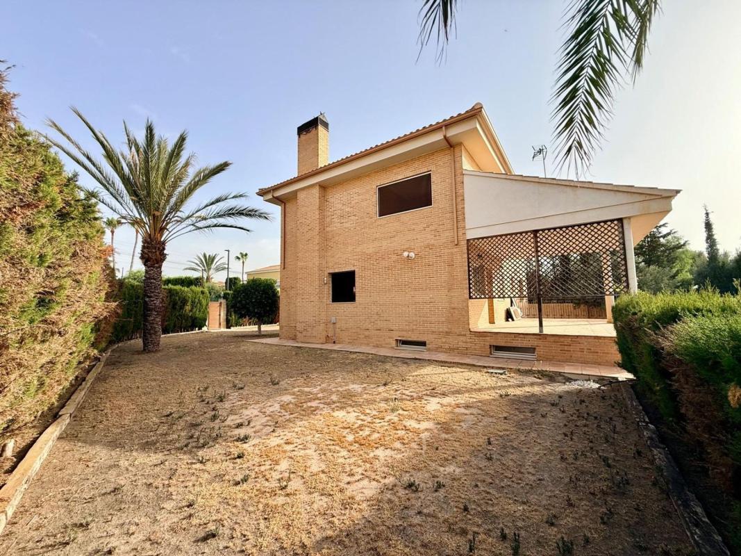Properties for sale and rent in Spain photo 4
