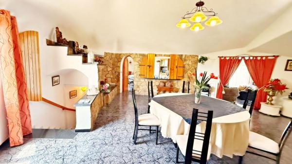 Четырехквартирный дом на продажу на  Chalet adosado en Castalla , Касталья photo 4