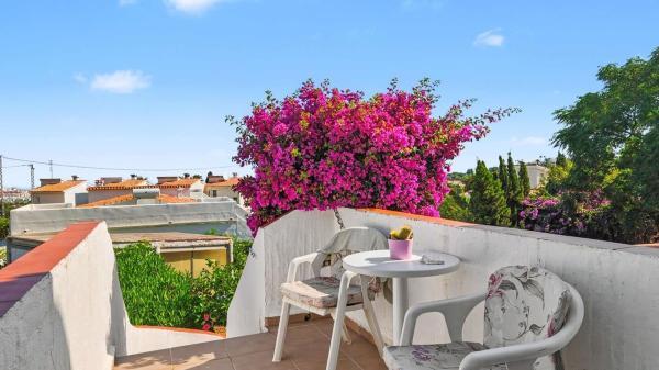 Частный шале на продаже в  Casa o chalet en El Montgó, Denia, Дения photo 1