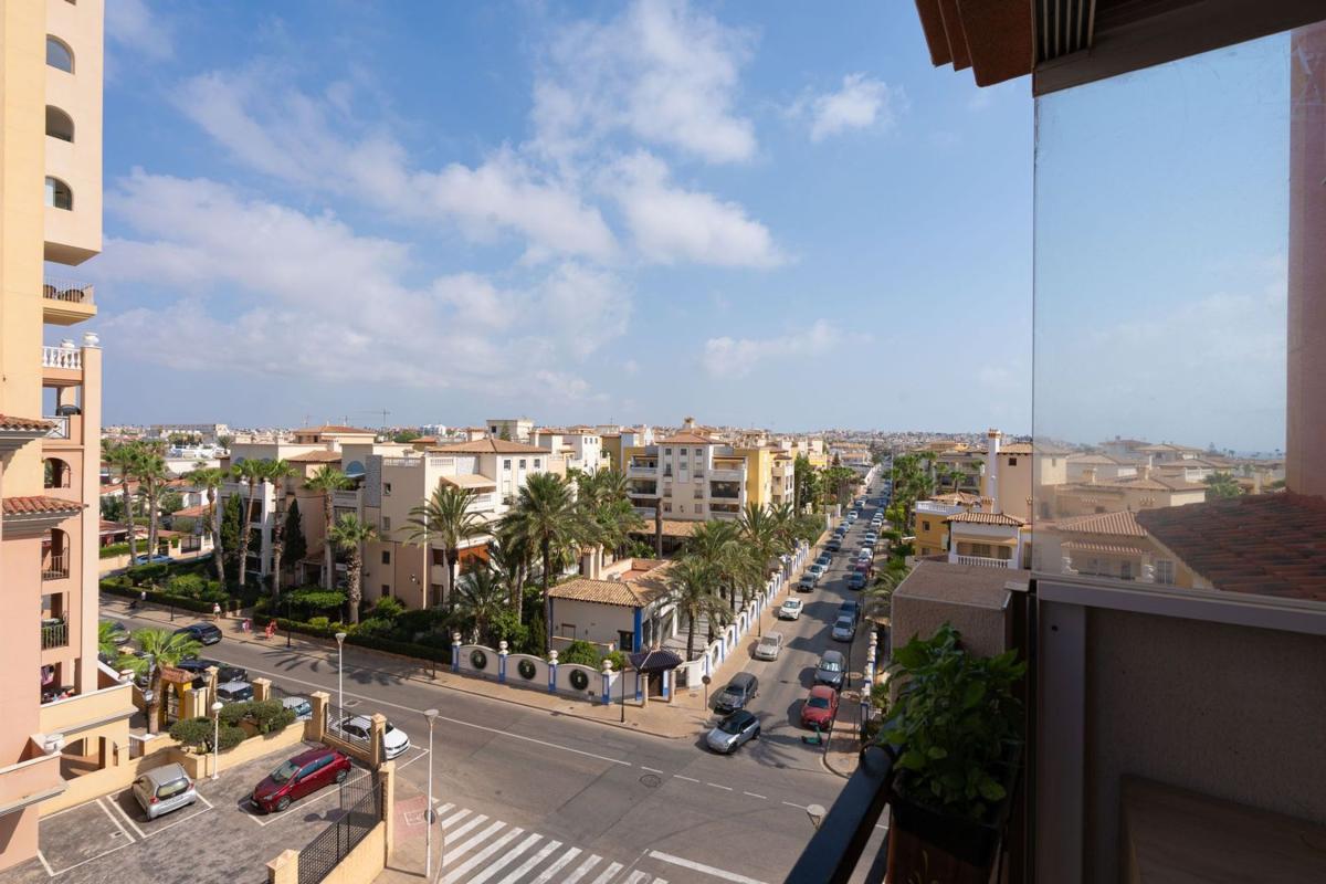 Sprzedaż mieszkania w Piso en Avenida Roentgen, Playa de los Locos, Torrevieja, Torrevieja
photo 4