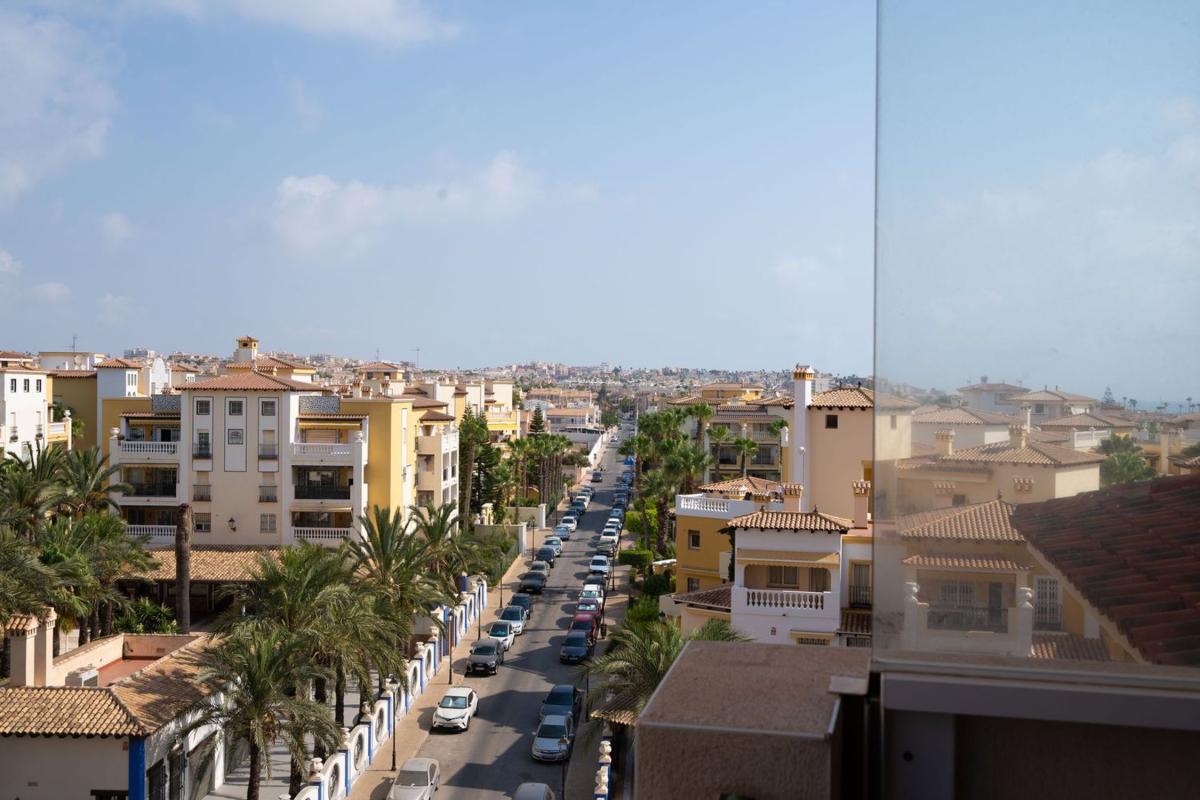 Sprzedaż mieszkania w Piso en Avenida Roentgen, Playa de los Locos, Torrevieja, Torrevieja
photo 5