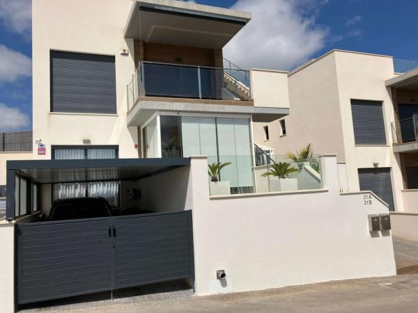 Частный шале на продаже в  Casa o chalet en La Cañada - Los Alcores, San Miguel de Salinas, Сан-Мигель-де-Салинас photo 1