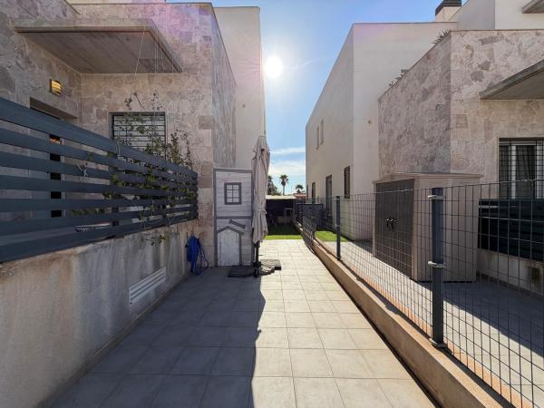 Chalet adosado en venta en  Aguas Nuevas , Torrevieja photo 4