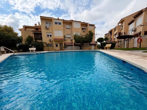 Chalet adosado en Calle la Bonanova, 12, Villamontes-Boqueres, San Vicente del Raspeig photo 1