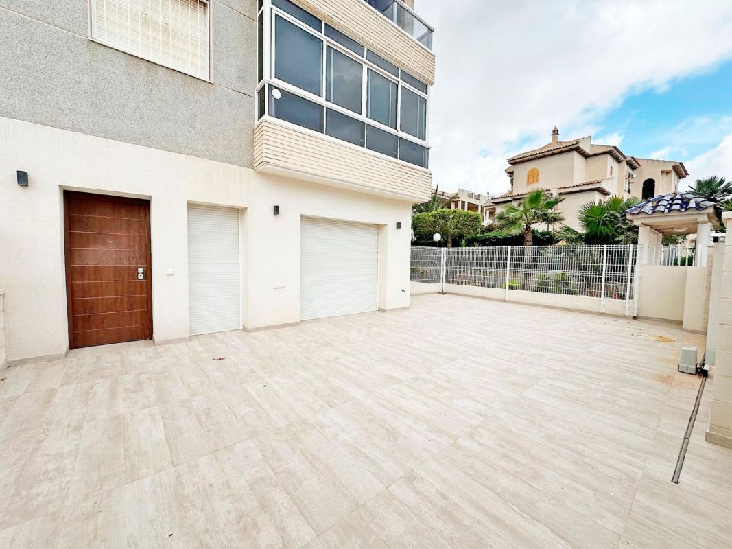 Sale of apartment in Piso en Aguas Nuevas, Torrevieja, Torrevieja
photo 1